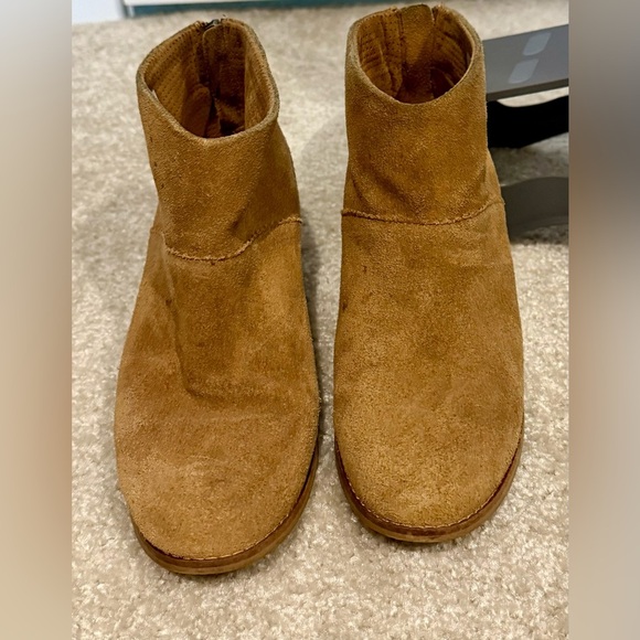 TOMS Tan suede ankle boots with tassels #ankleboots #suedeshoes - Picture 6 of 7
